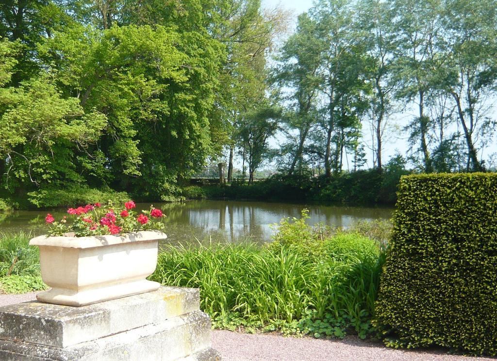 Chateau De Beneauville Bed & Breakfast Petiville  Exterior foto